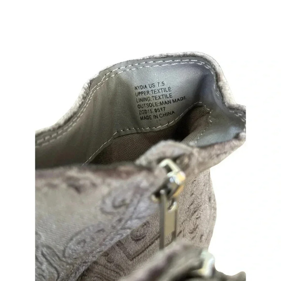 Zigi Soho Nydia Gray Embossed Velvet Block Heel Ankle Boots Size 7.5 - Picture 4 of 4